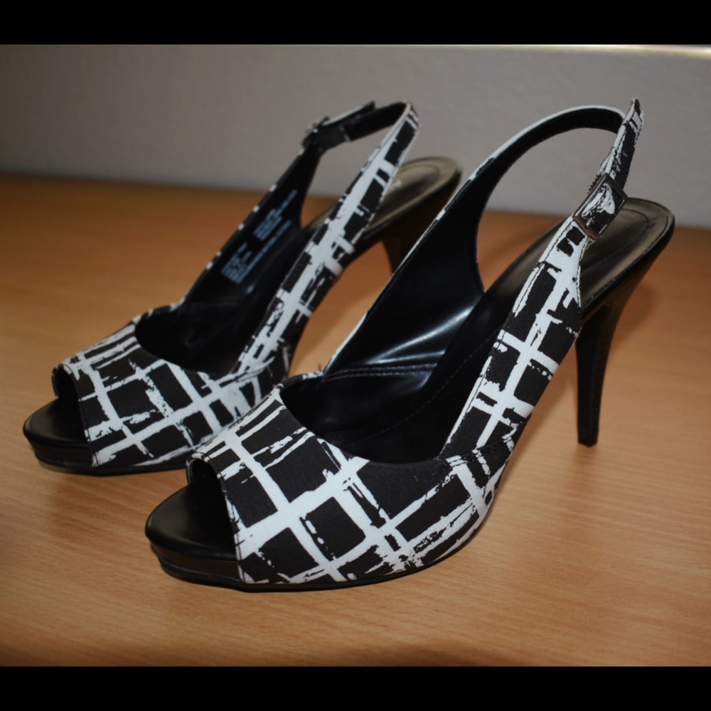 Apt 9 Black and White Heels
